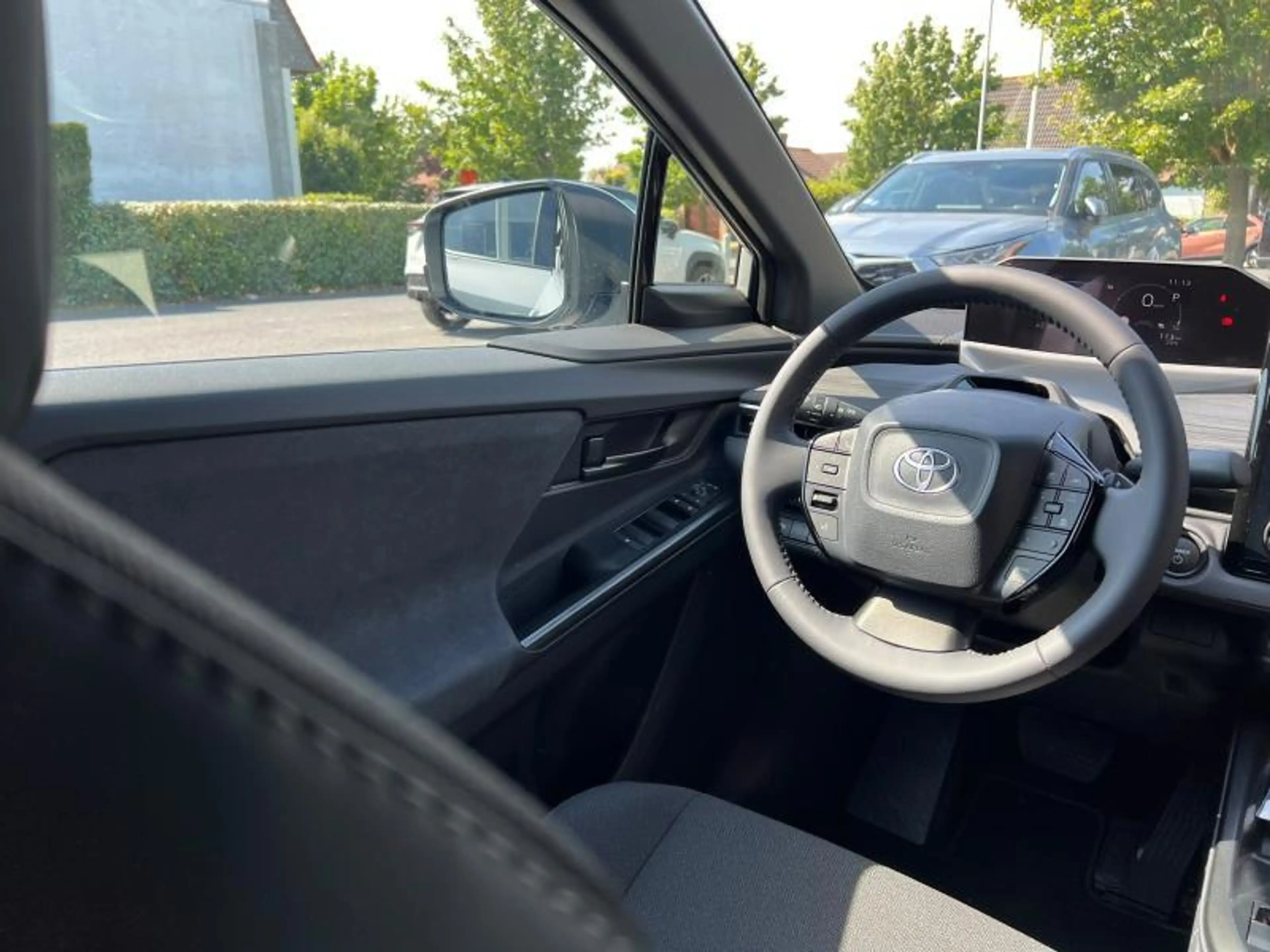 Toyota C-HR+ 77KwH- BUSINESS — photo 12