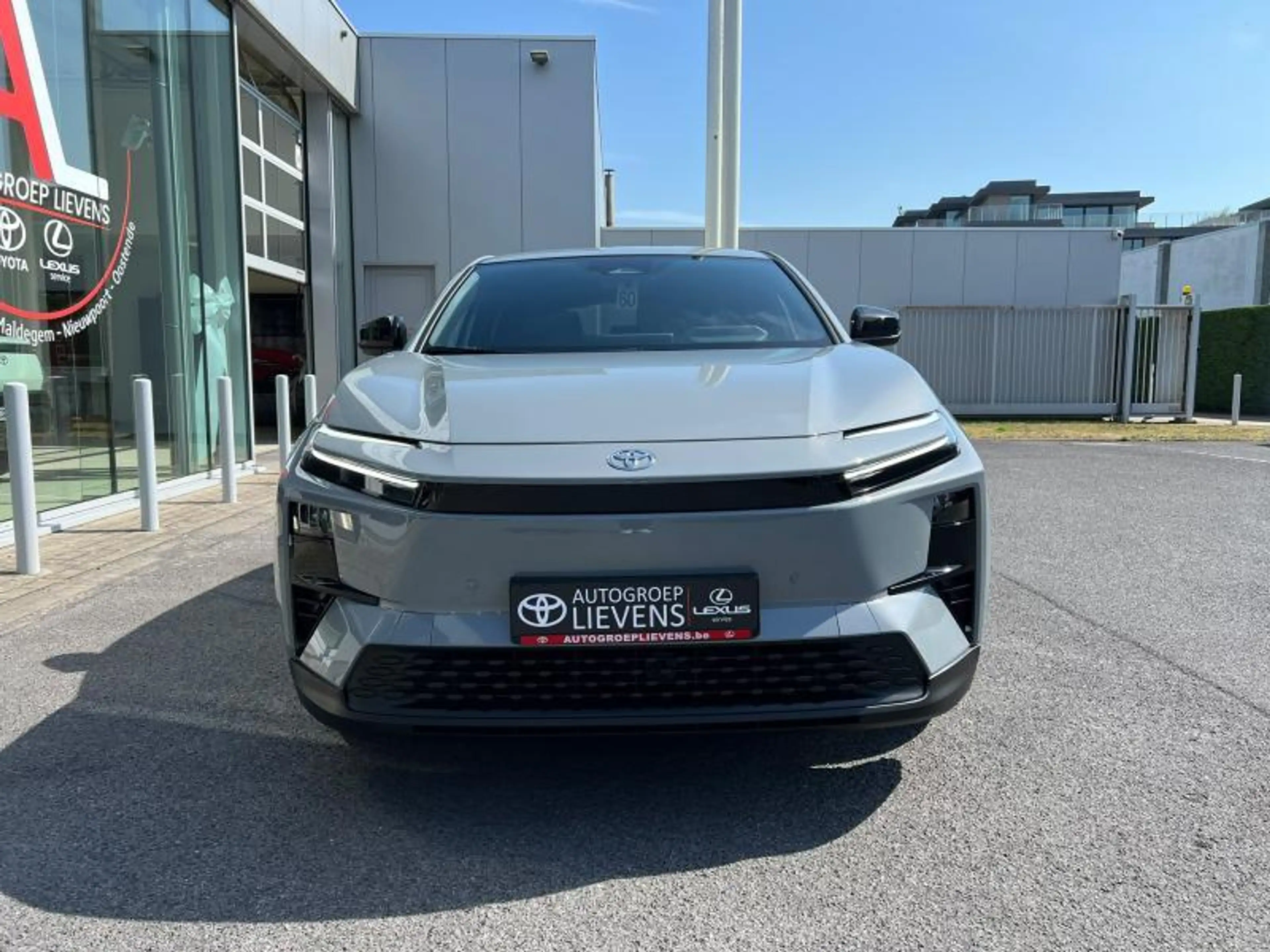Toyota C-HR+ 77KwH- BUSINESS — photo 2