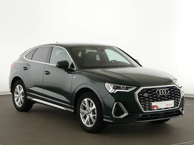 Audi Q3 view 10