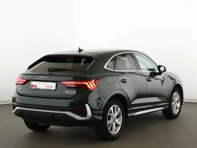 Audi Q3 view 8
