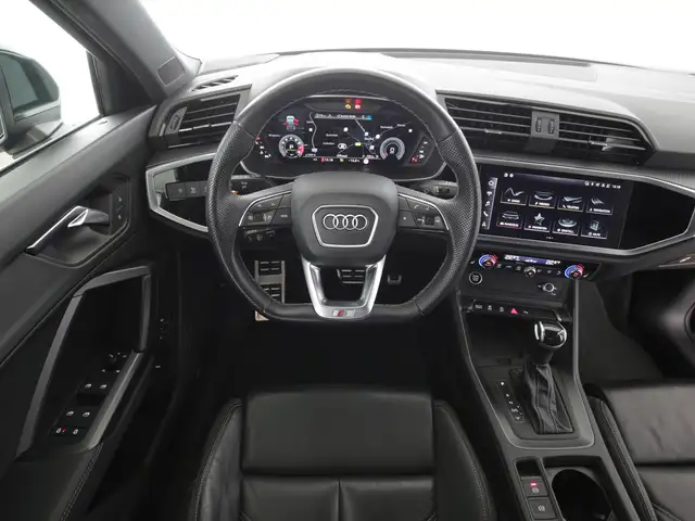 Audi Q3 view 11