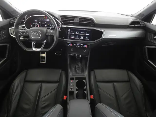 Audi Q3 view 12
