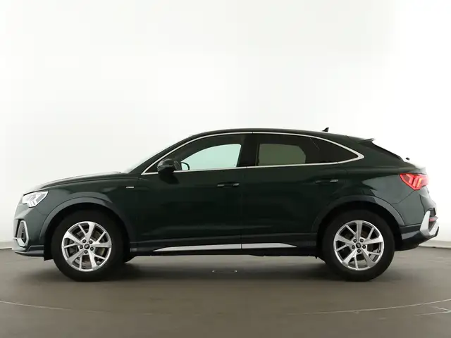 Audi Q3 view 5