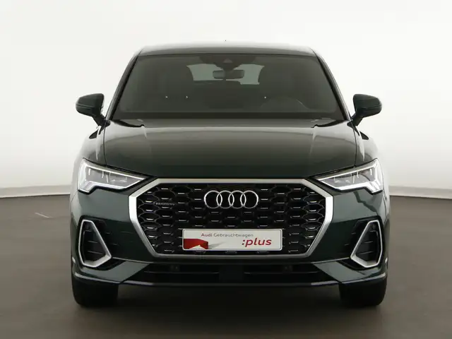 Audi Q3 view 4