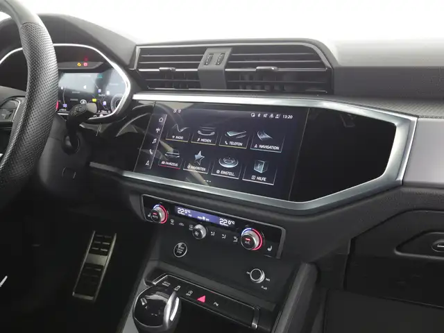 Audi Q3 view 14