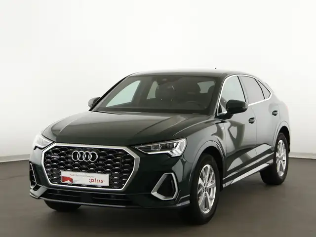 Audi Q3 view 3