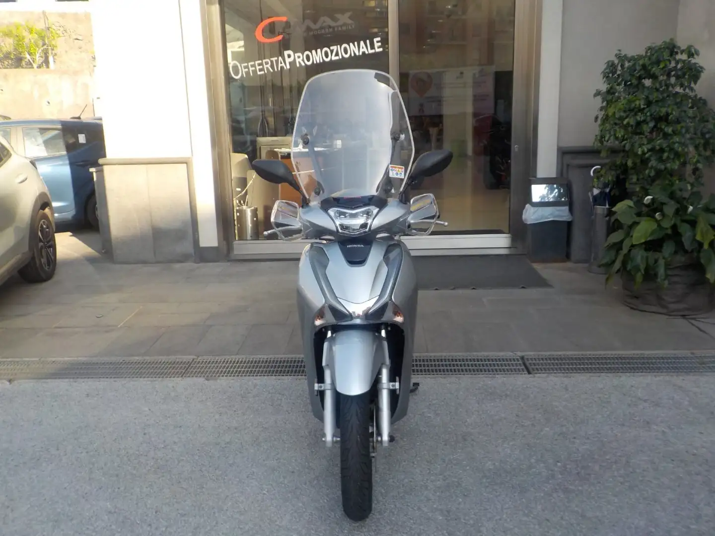 Honda SH 150 Anno 2017 Grijs - 1