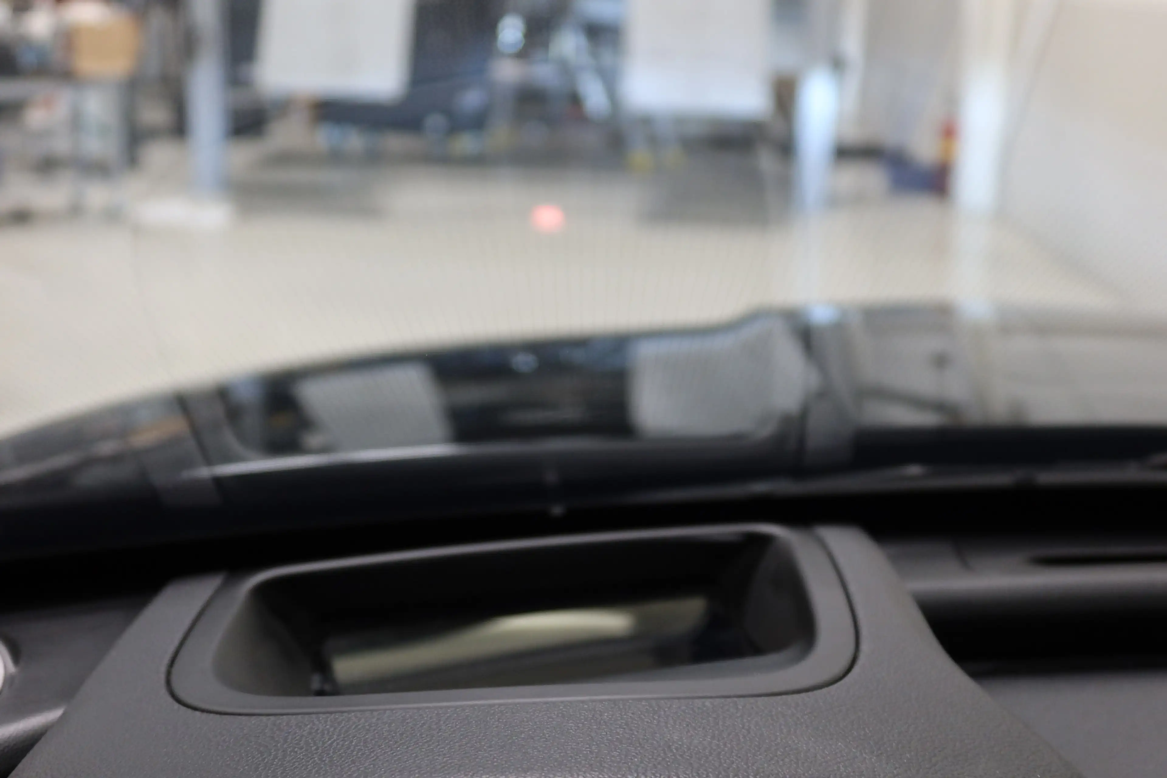 Jaguar XF 2.0t AWD 300 Sport — photo 22