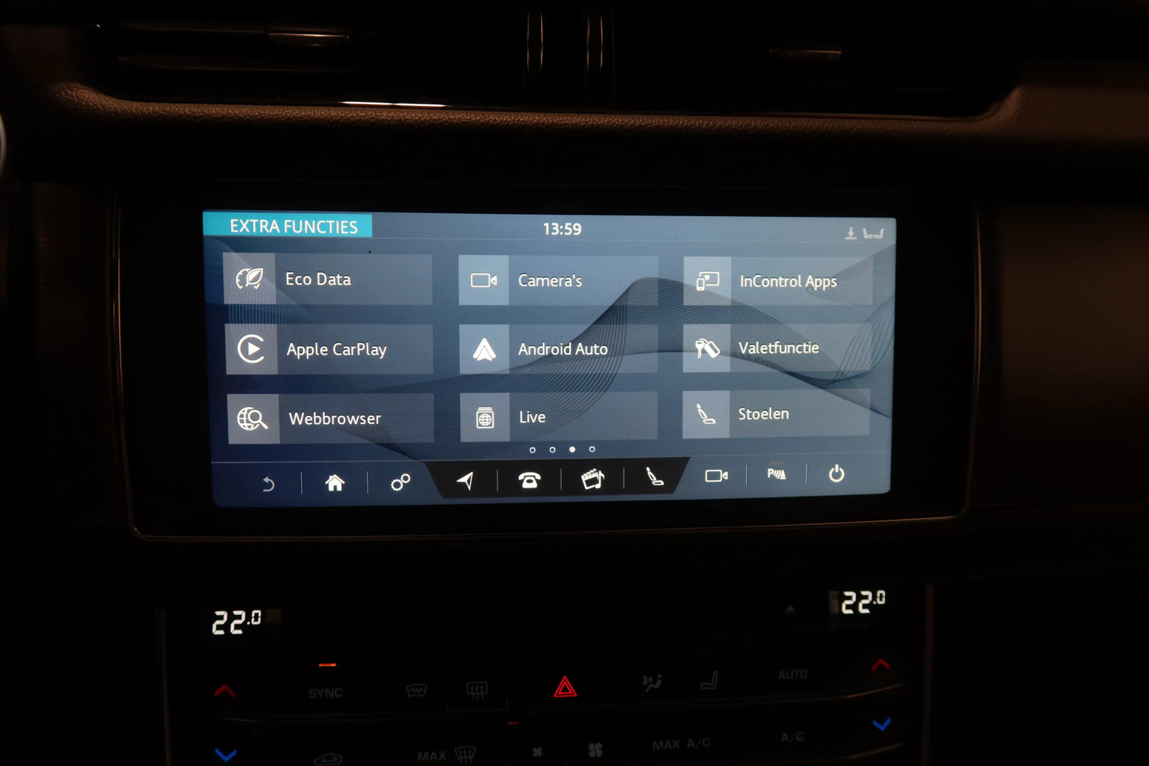 Jaguar XF 2.0t AWD 300 Sport — photo 21