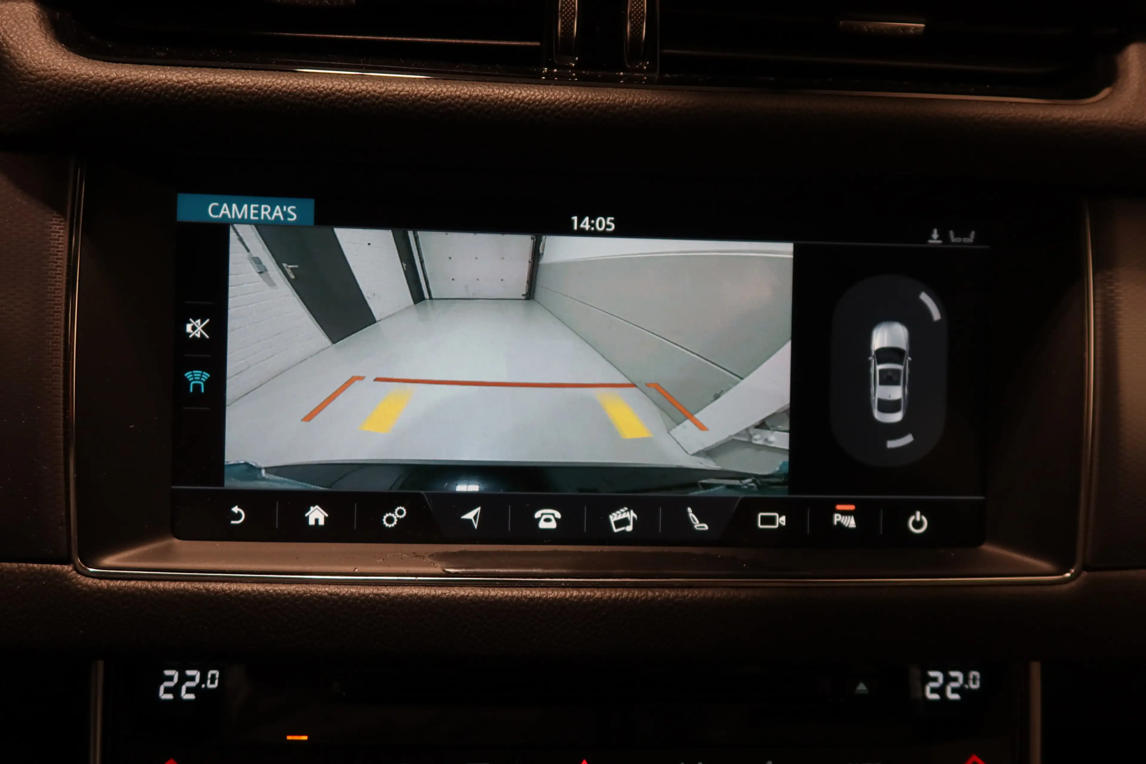 Jaguar XF 2.0t AWD 300 Sport — photo 19