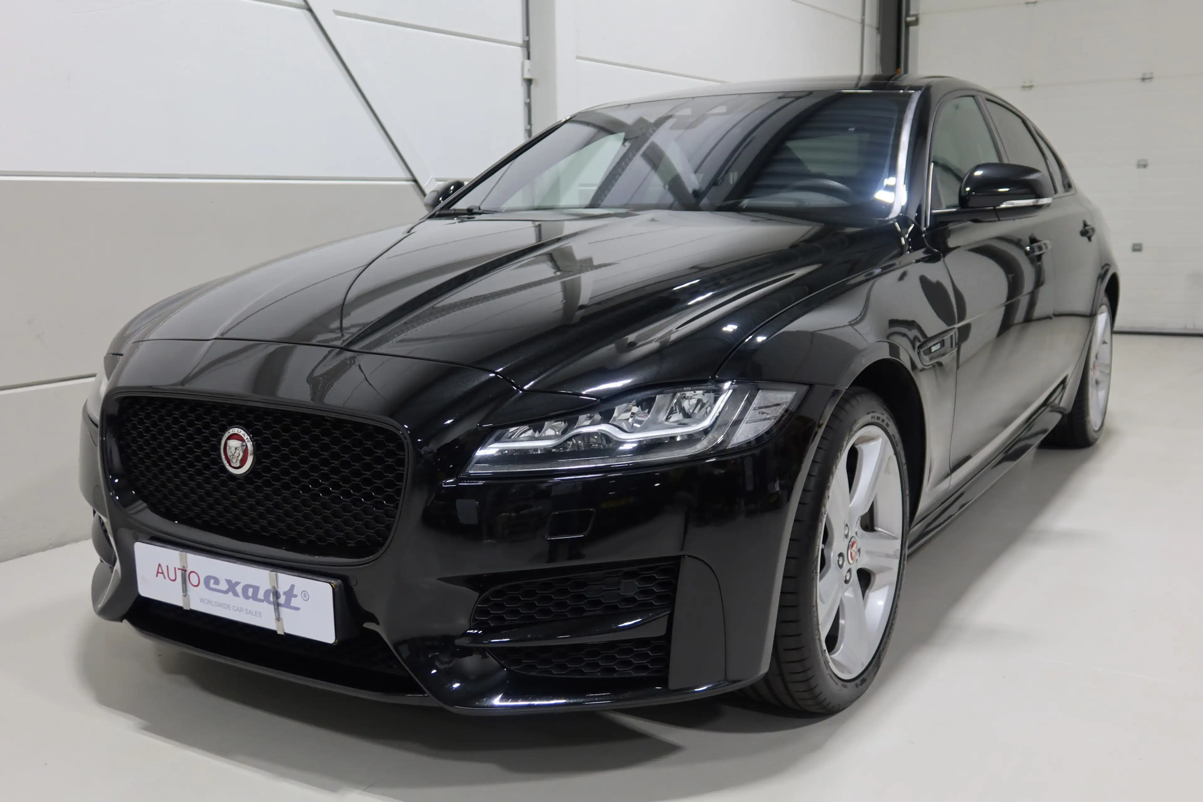 Jaguar XF 2.0t AWD 300 Sport