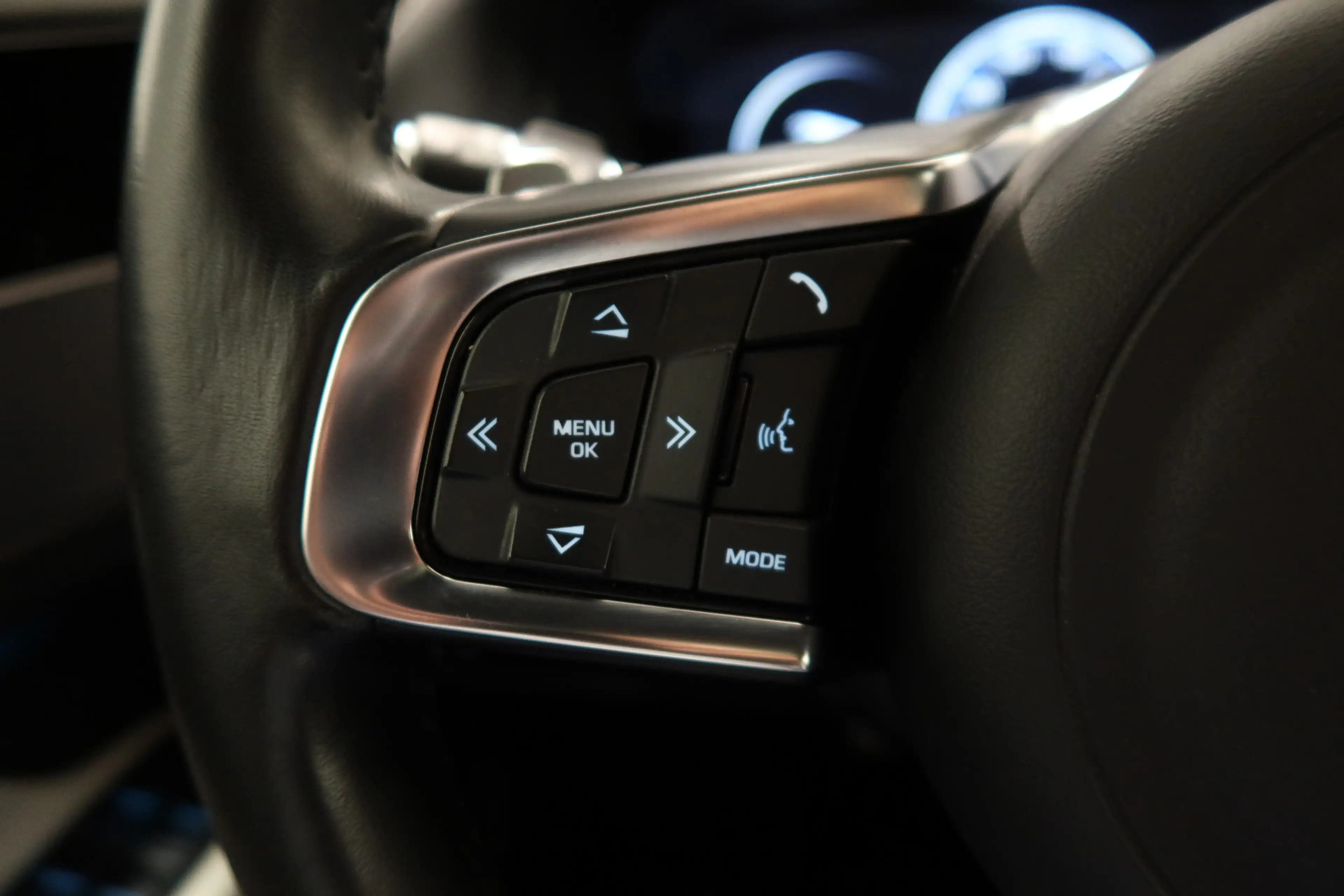 Jaguar XF 2.0t AWD 300 Sport — photo 24