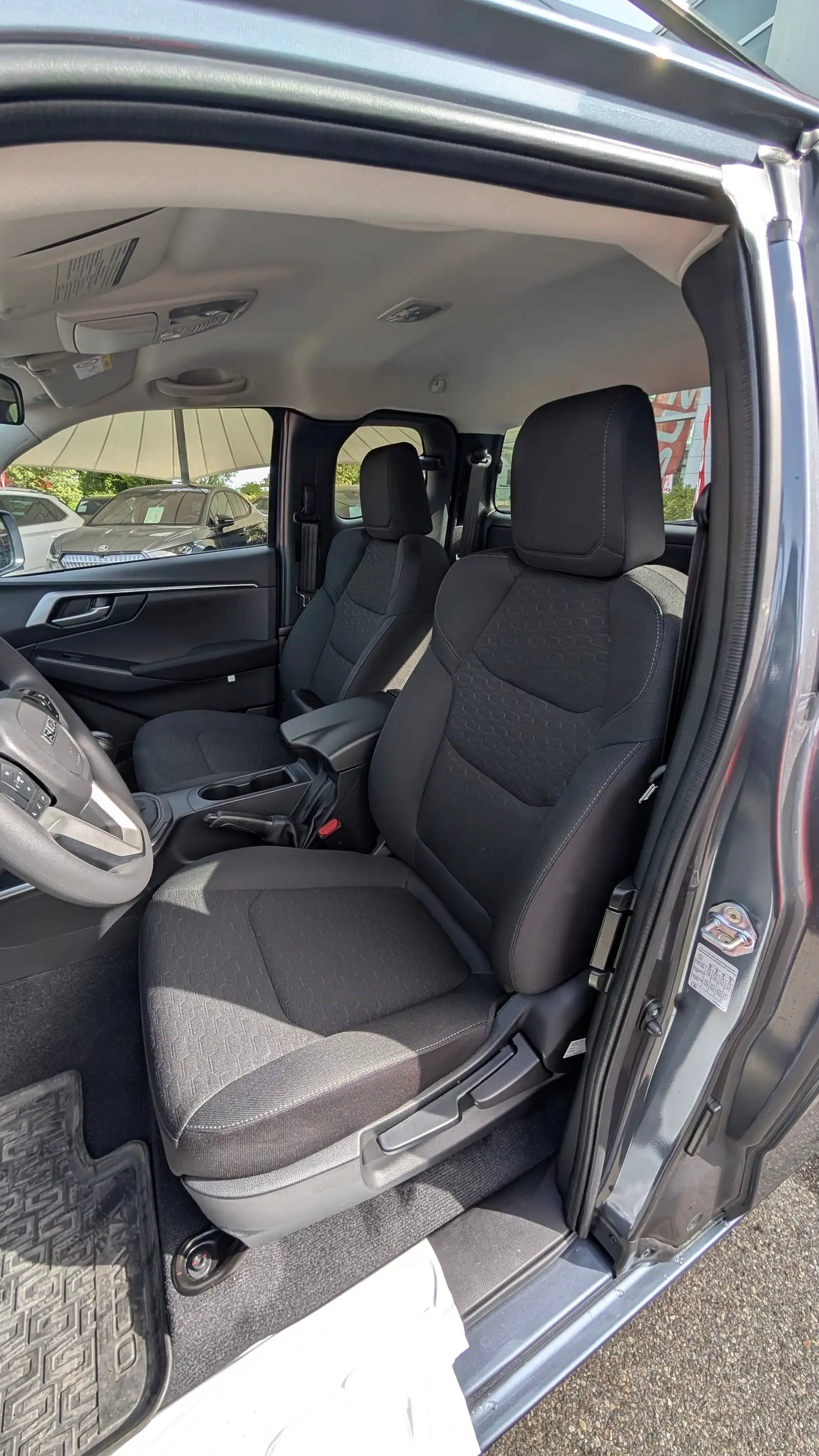 Isuzu D-Max D-Max 2.2 Space Cab 4WD LS SCHALTER — photo 11