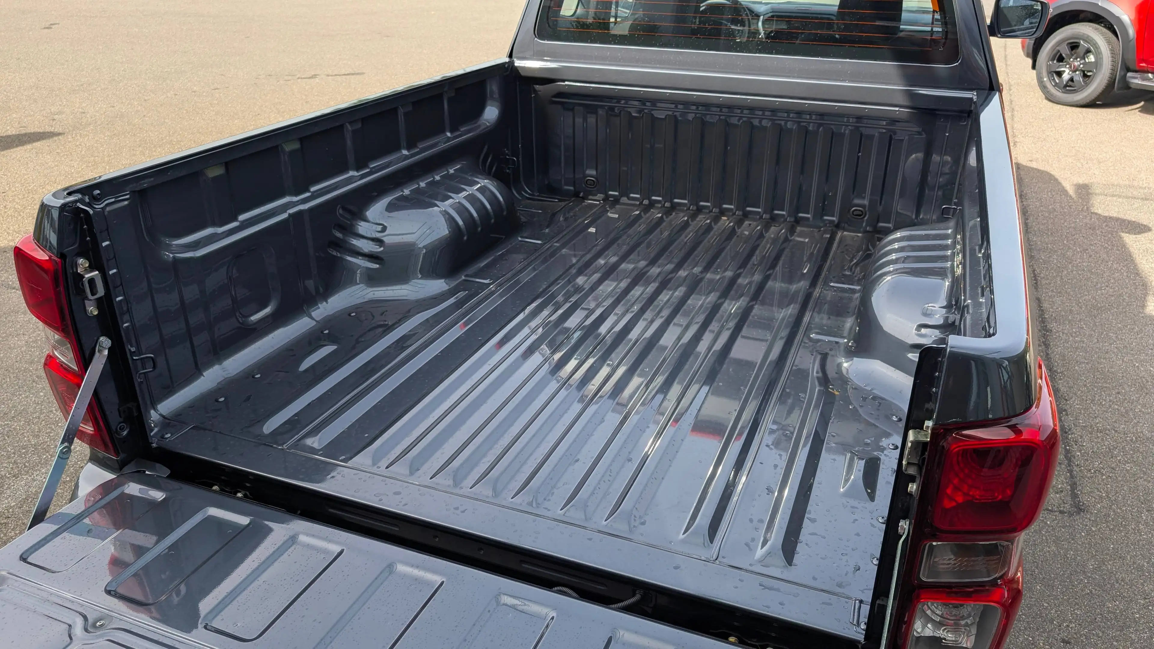 Isuzu D-Max D-Max 2.2 Space Cab 4WD LS SCHALTER — photo 5