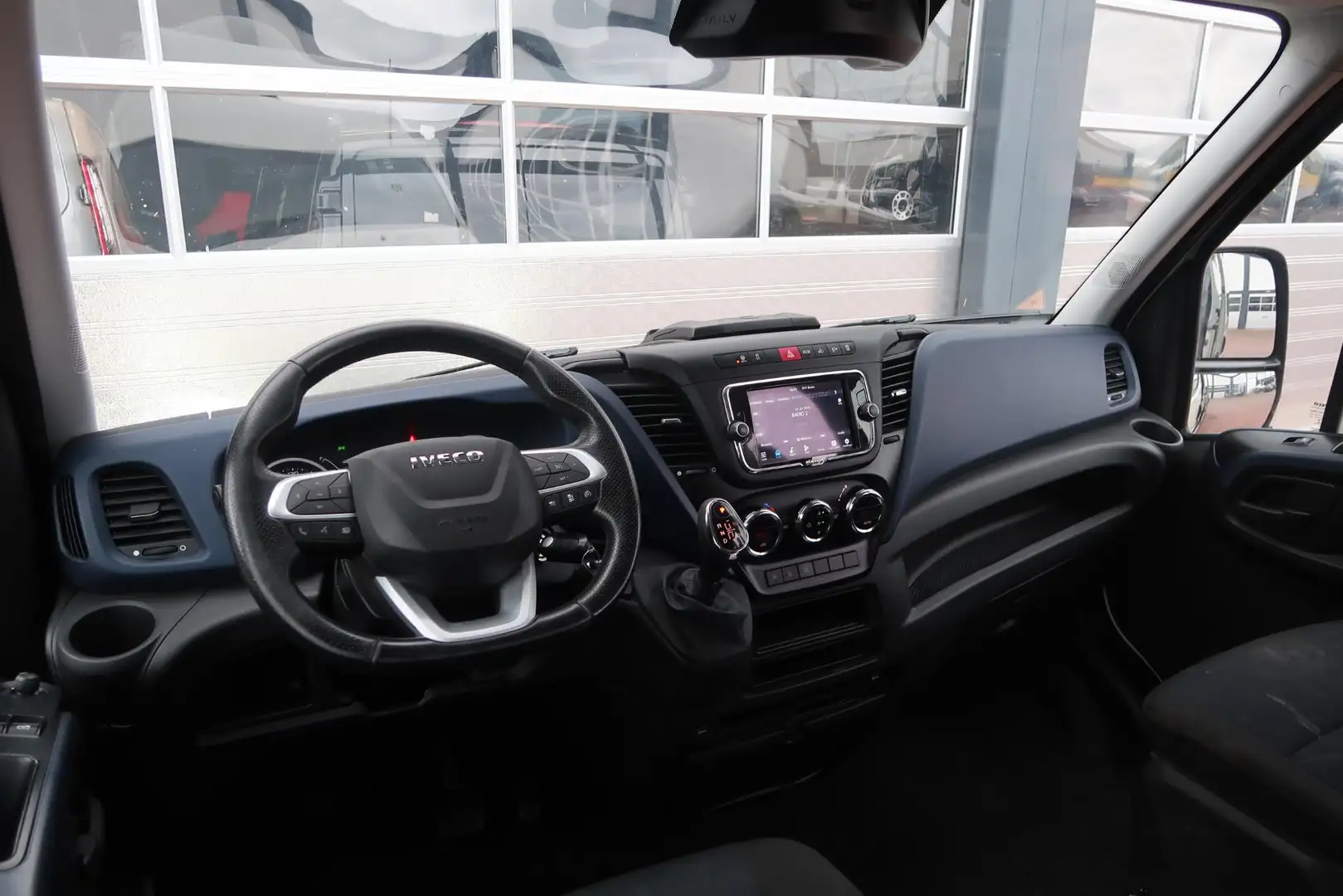 Iveco Daily 35C18H 3.0 DC AUT/ CAMERA/ LED/ CRUISE/ CLIMA/ TRE Wit - 2