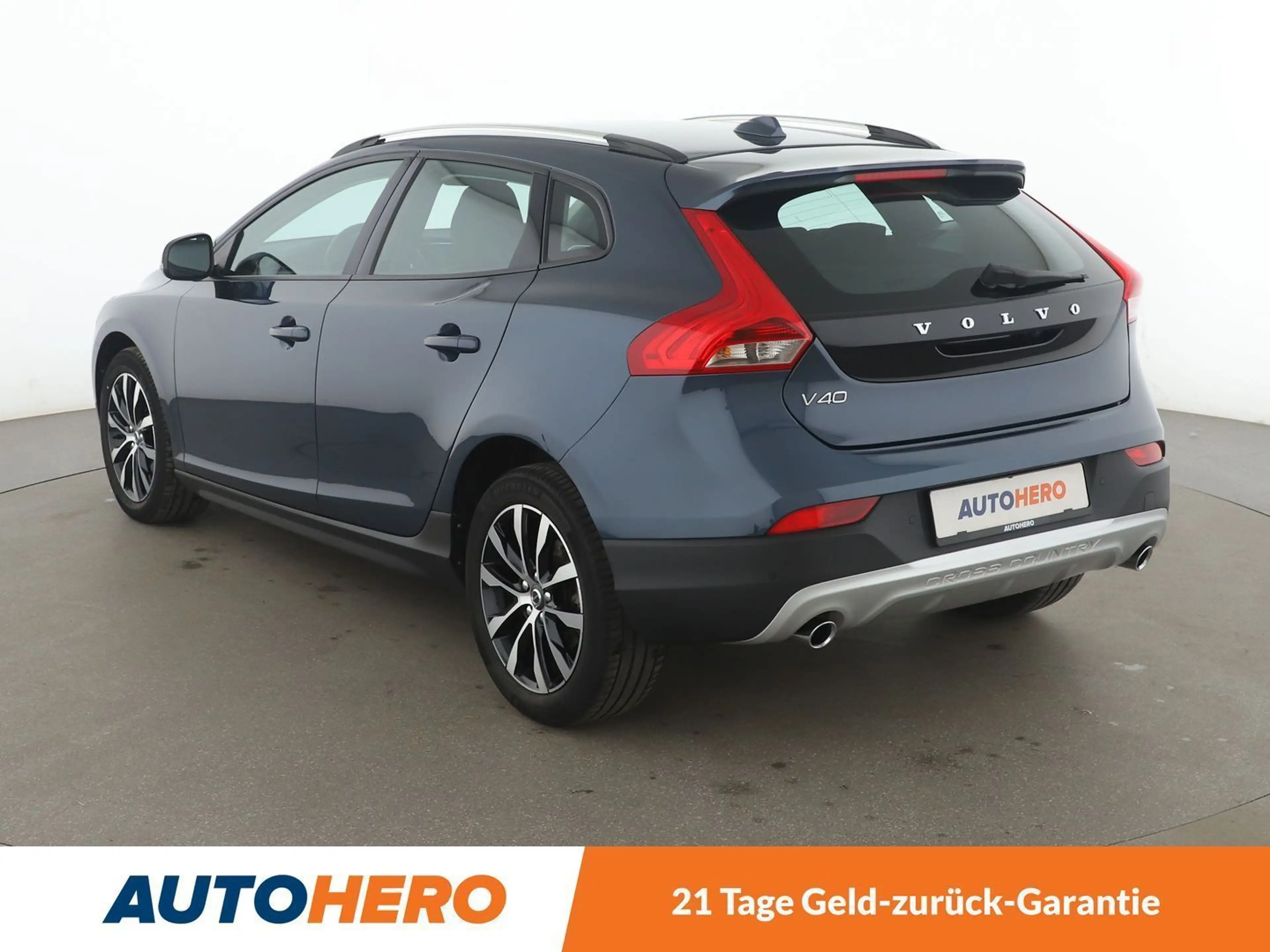 Volvo V40 Cross Country 2.0 D3 Plus Aut.*NAVI*LED*TEMPO*CAM*PDC*SHZ* — photo 4