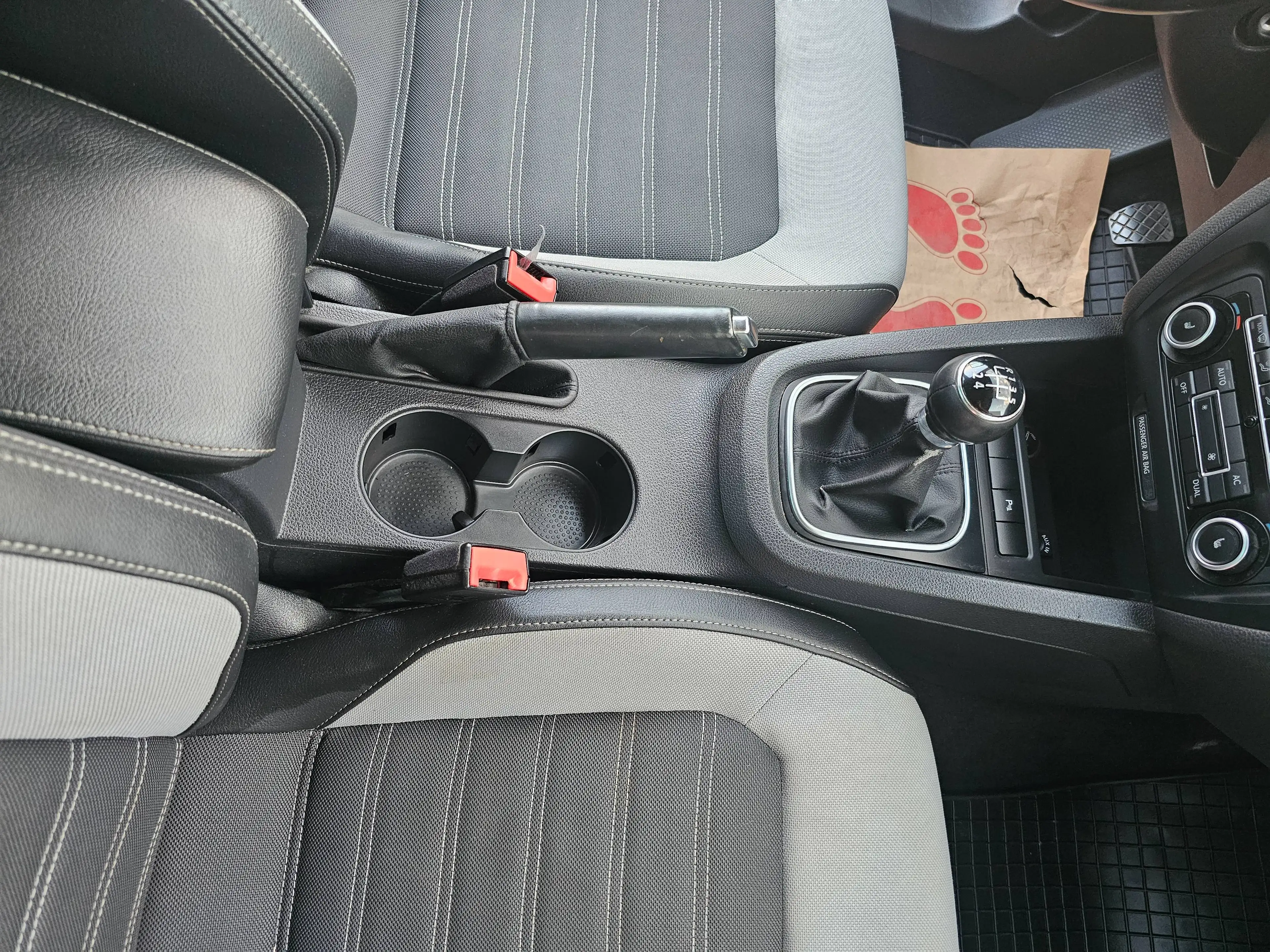 Volkswagen Jetta Jetta 1.6 TDI Highline — photo 12