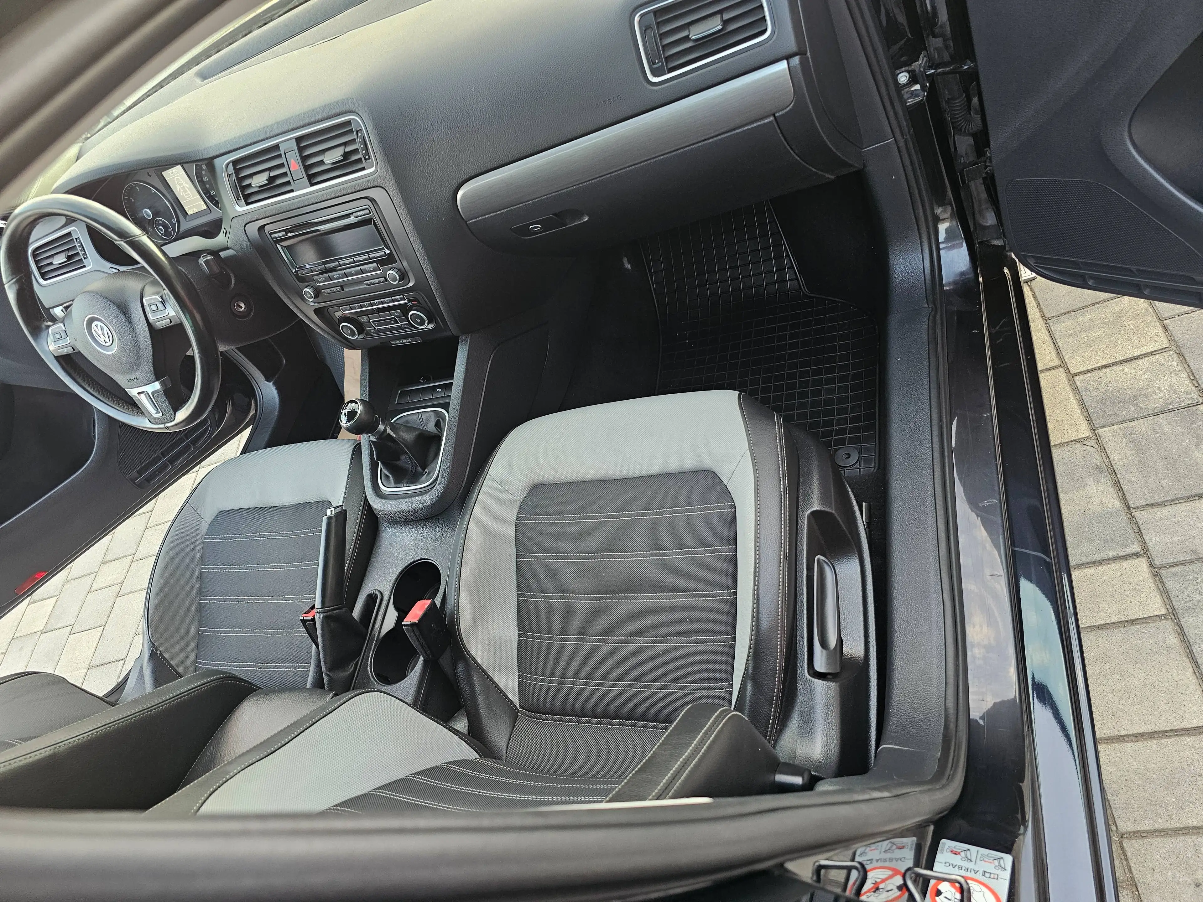 Volkswagen Jetta Jetta 1.6 TDI Highline — photo 9