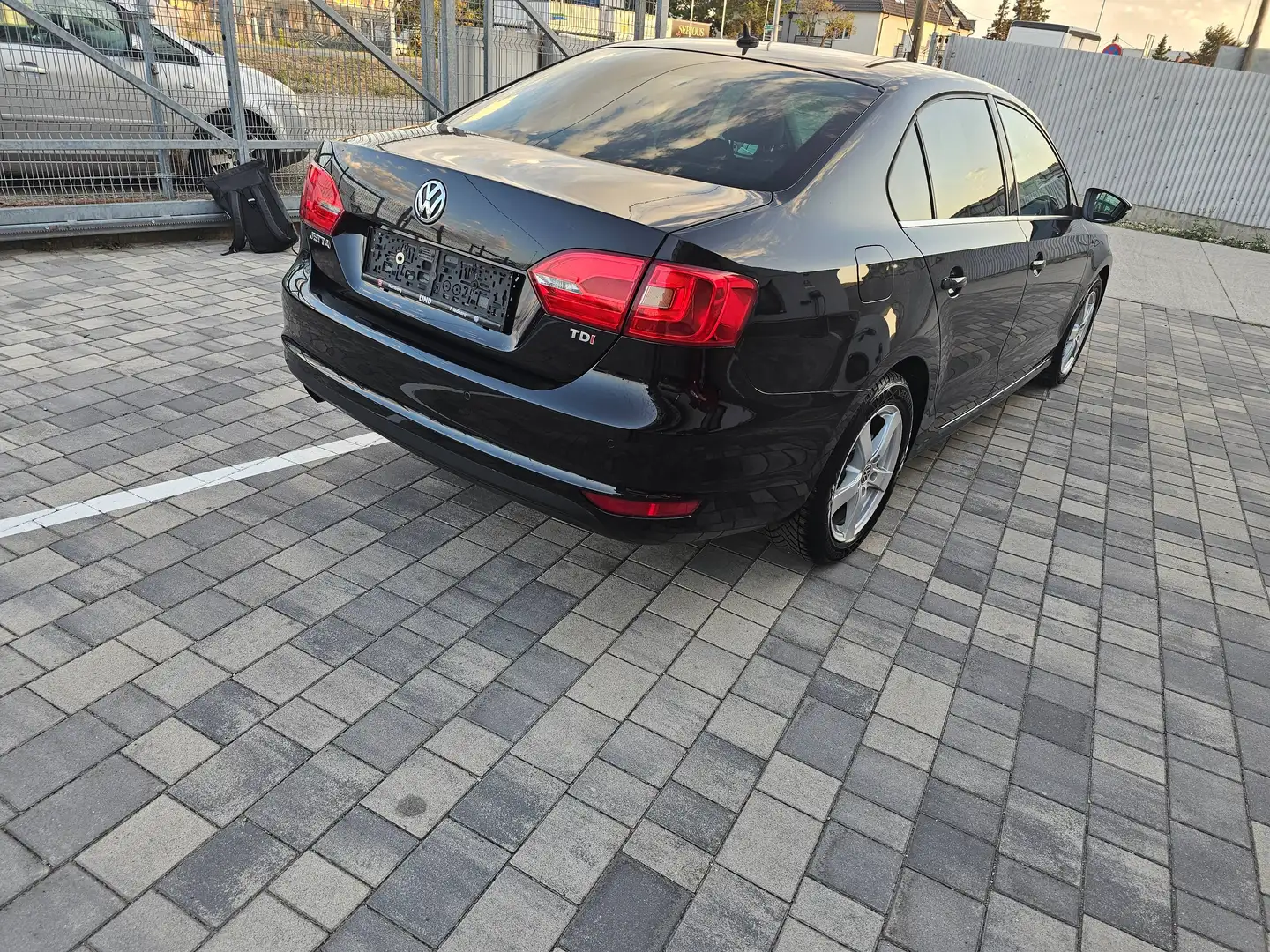 Volkswagen Jetta Jetta 1.6 TDI Highline Schwarz - 2