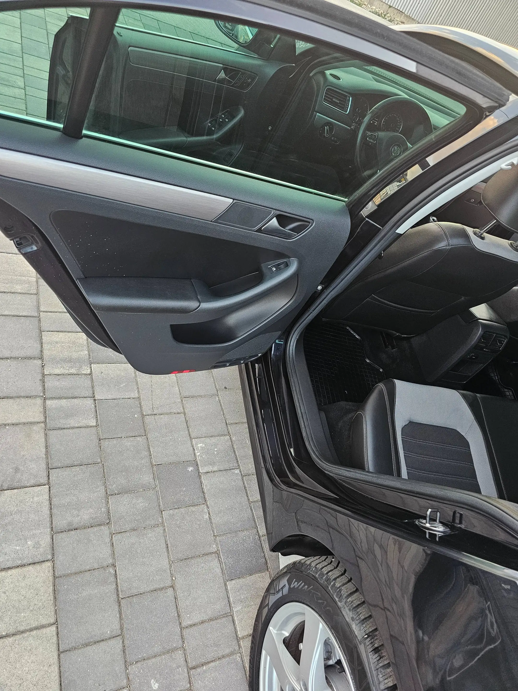 Volkswagen Jetta Jetta 1.6 TDI Highline — photo 8