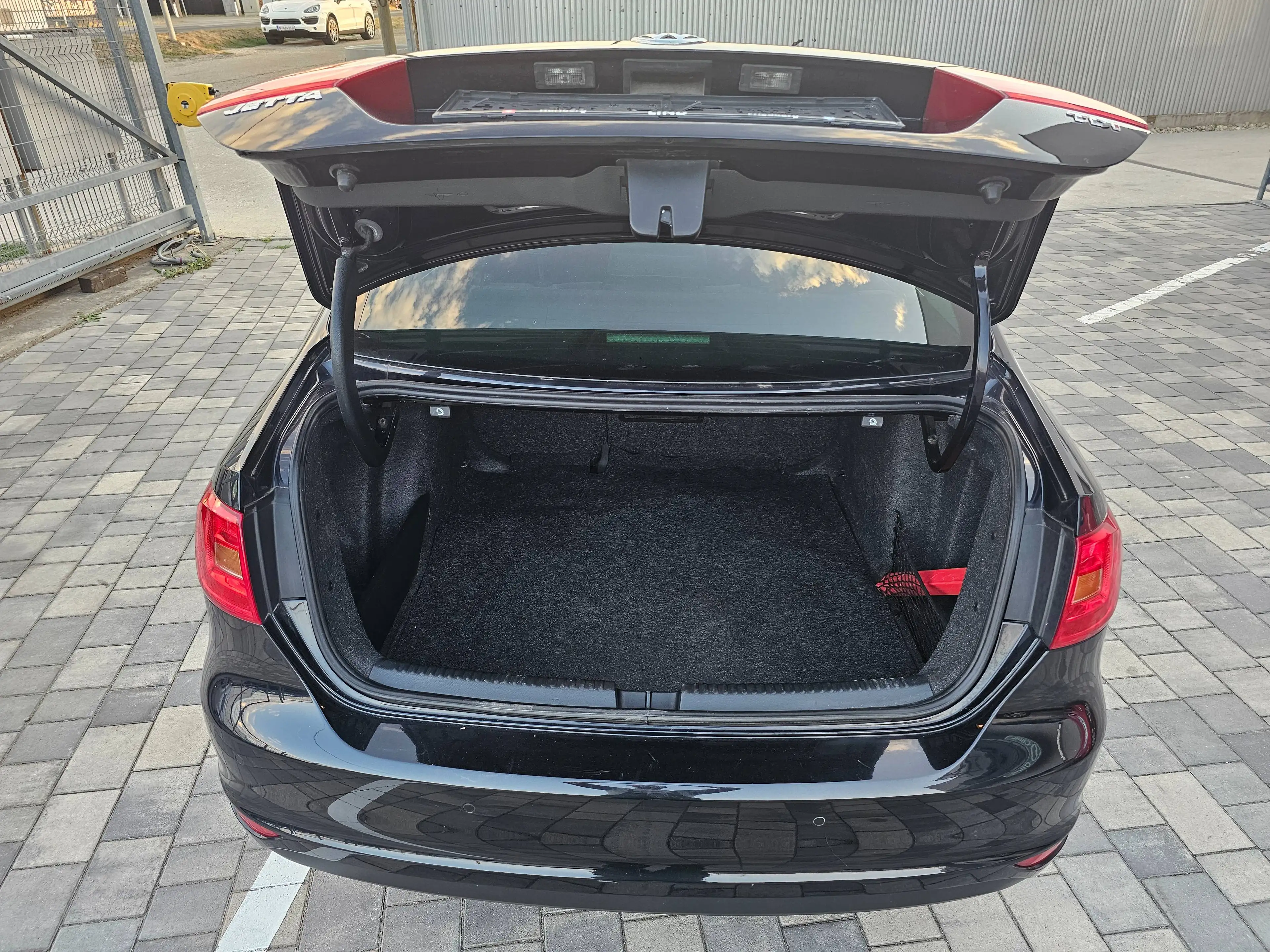 Volkswagen Jetta Jetta 1.6 TDI Highline — photo 3