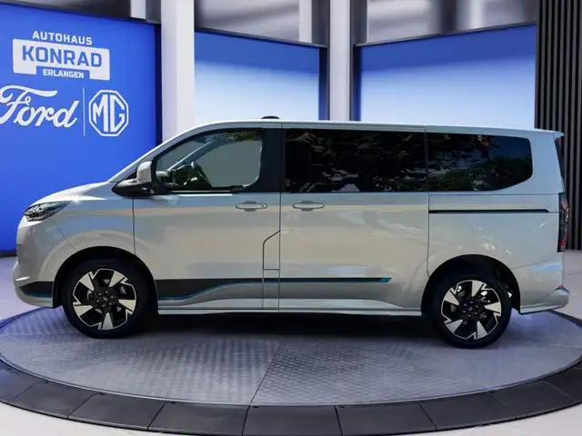 Ford Tourneo Custom view 3