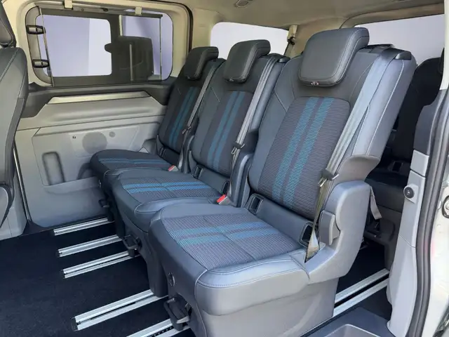 Ford Tourneo Custom view 9