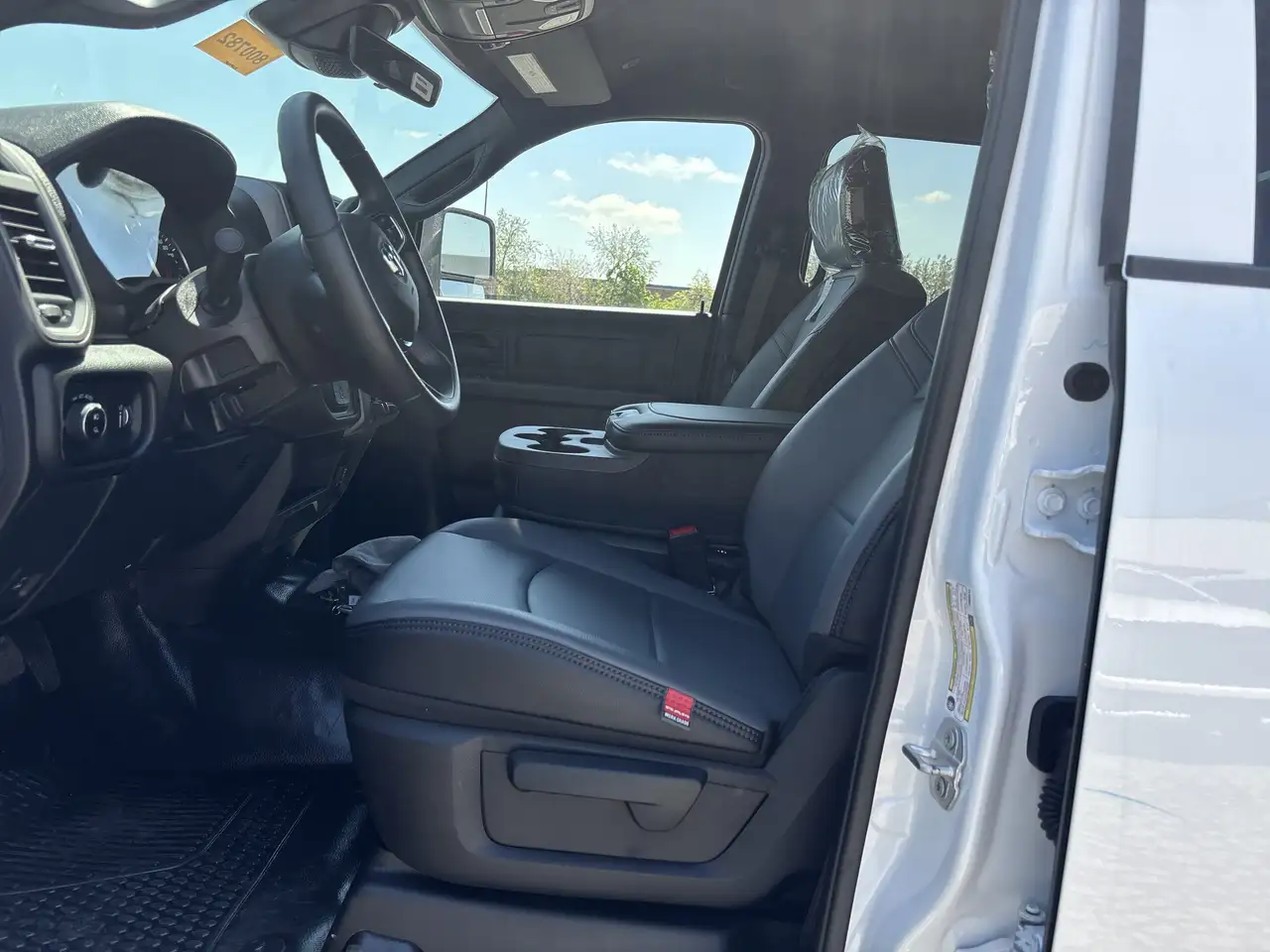 RAM 3500 снимка RAM 3500