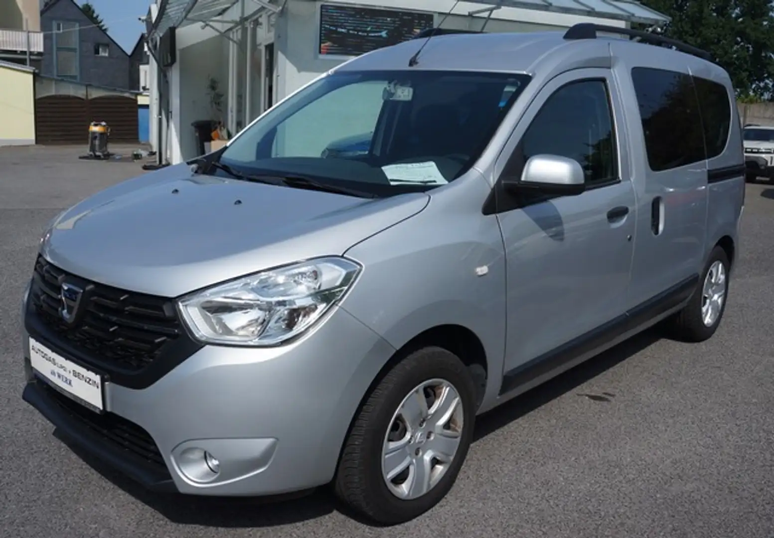 Dacia Dokker Comfort 1.6 LPG*NAVI* KLIMA*abn.AHK*ALLW Plateado - 1