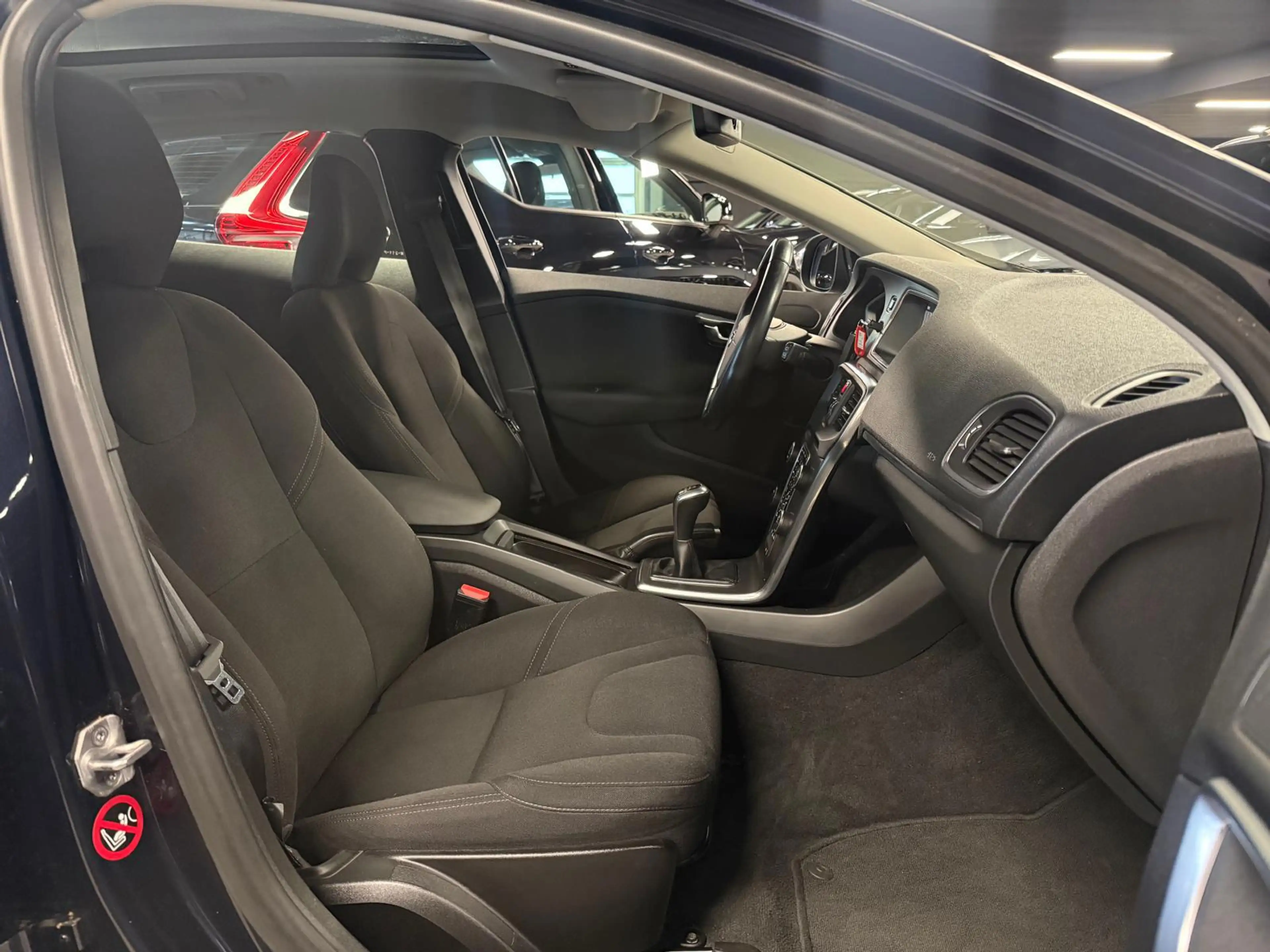 Volvo V40 2.0 D2 Kinetic Business | Panoramadak | Navigatie — photo 11