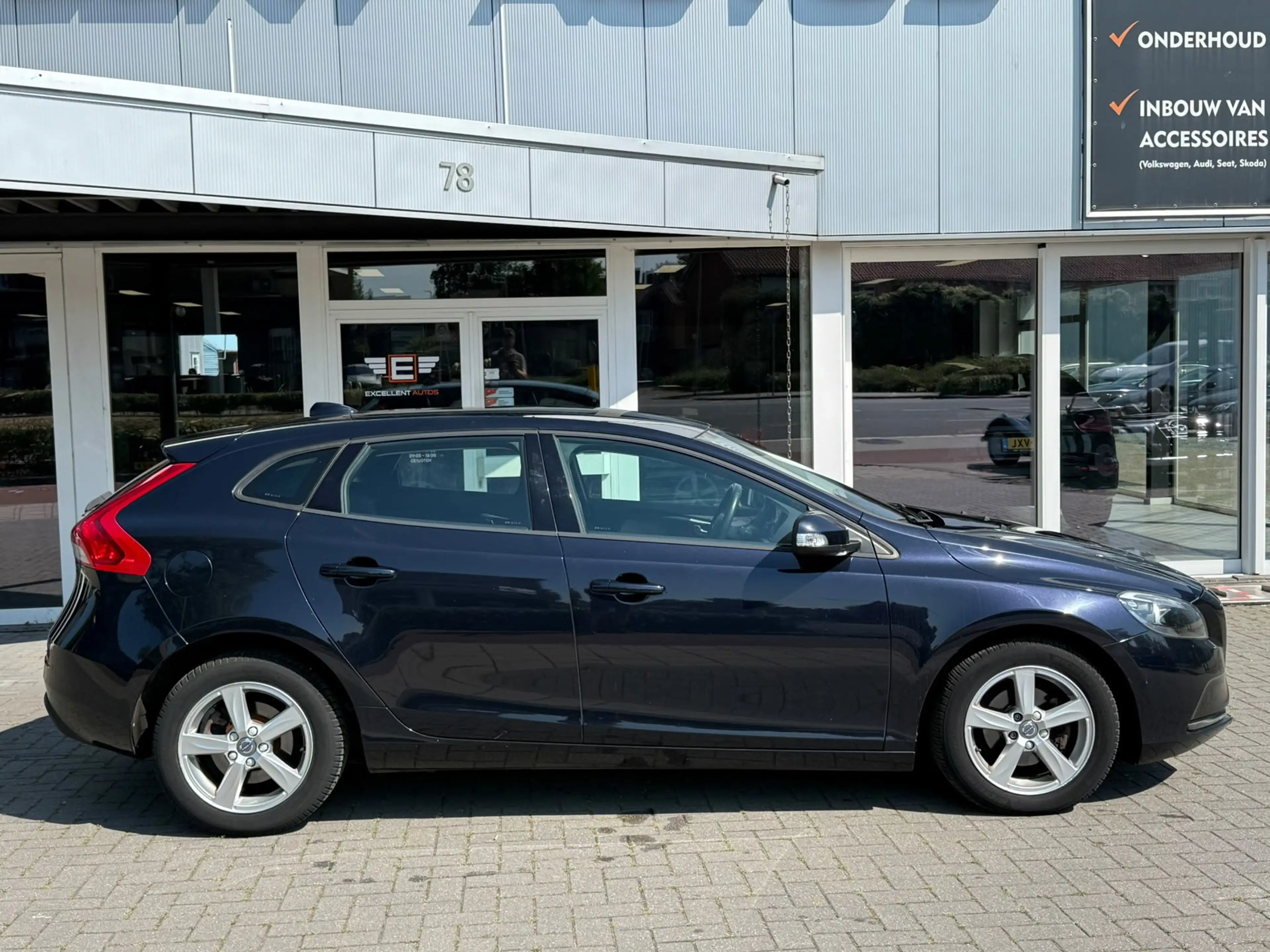 Volvo V40 2.0 D2 Kinetic Business | Panoramadak | Navigatie — photo 4