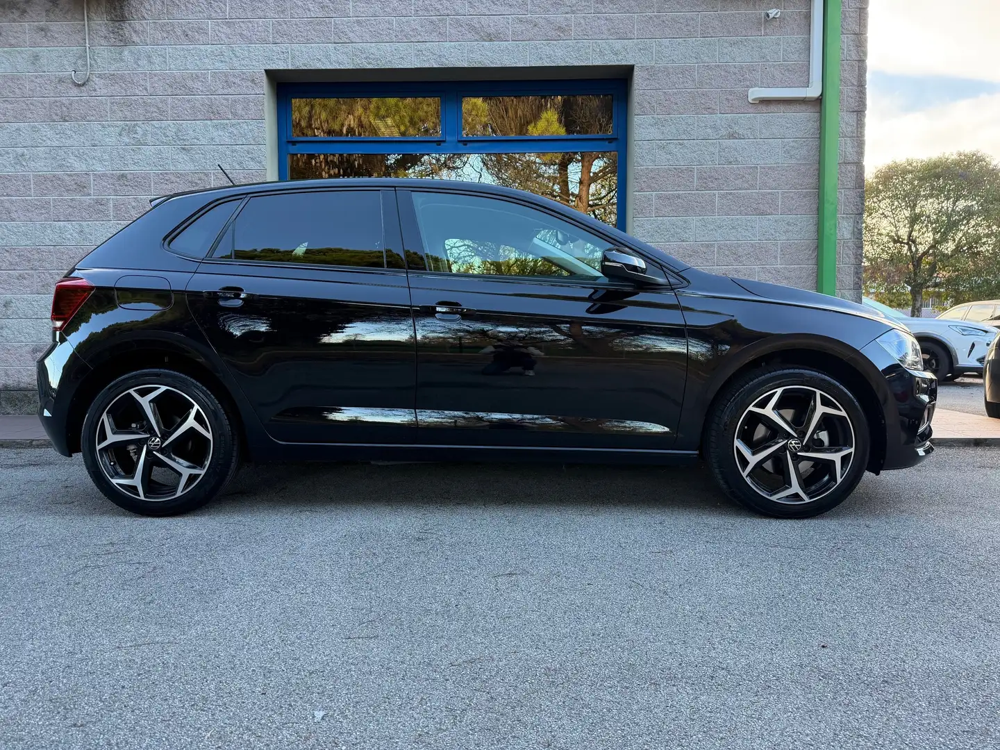 Volkswagen Polo 1.0 TSI 110CV DSG R-LINE UNIPROPRIETARIO Nero - 2