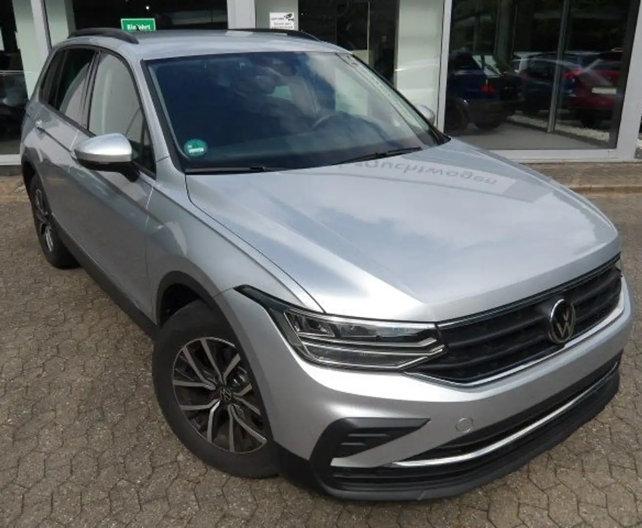 Volkswagen Tiguan Life 2.0 TDI DSG Silber - 1