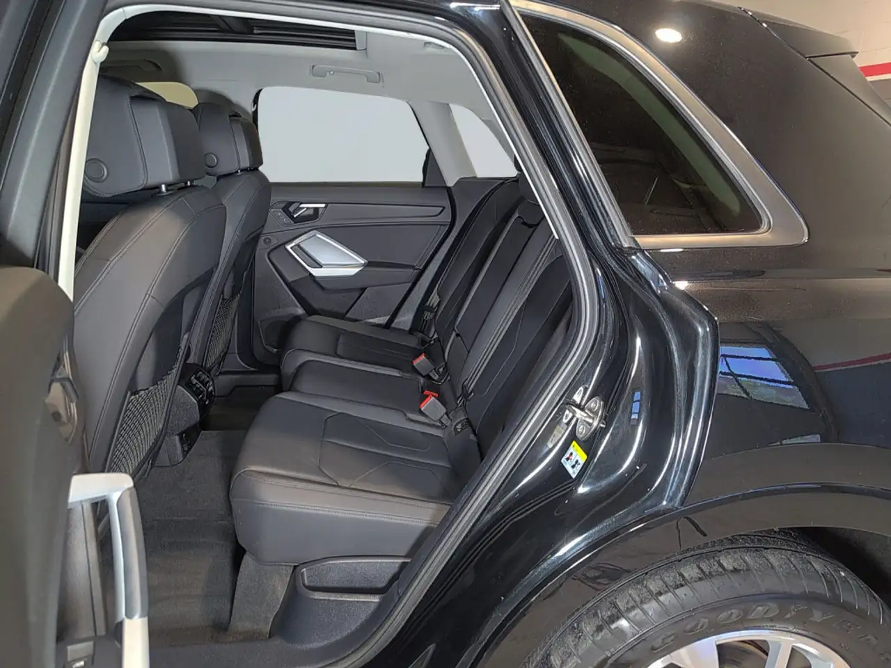 Audi Q3 снимка Audi Q3