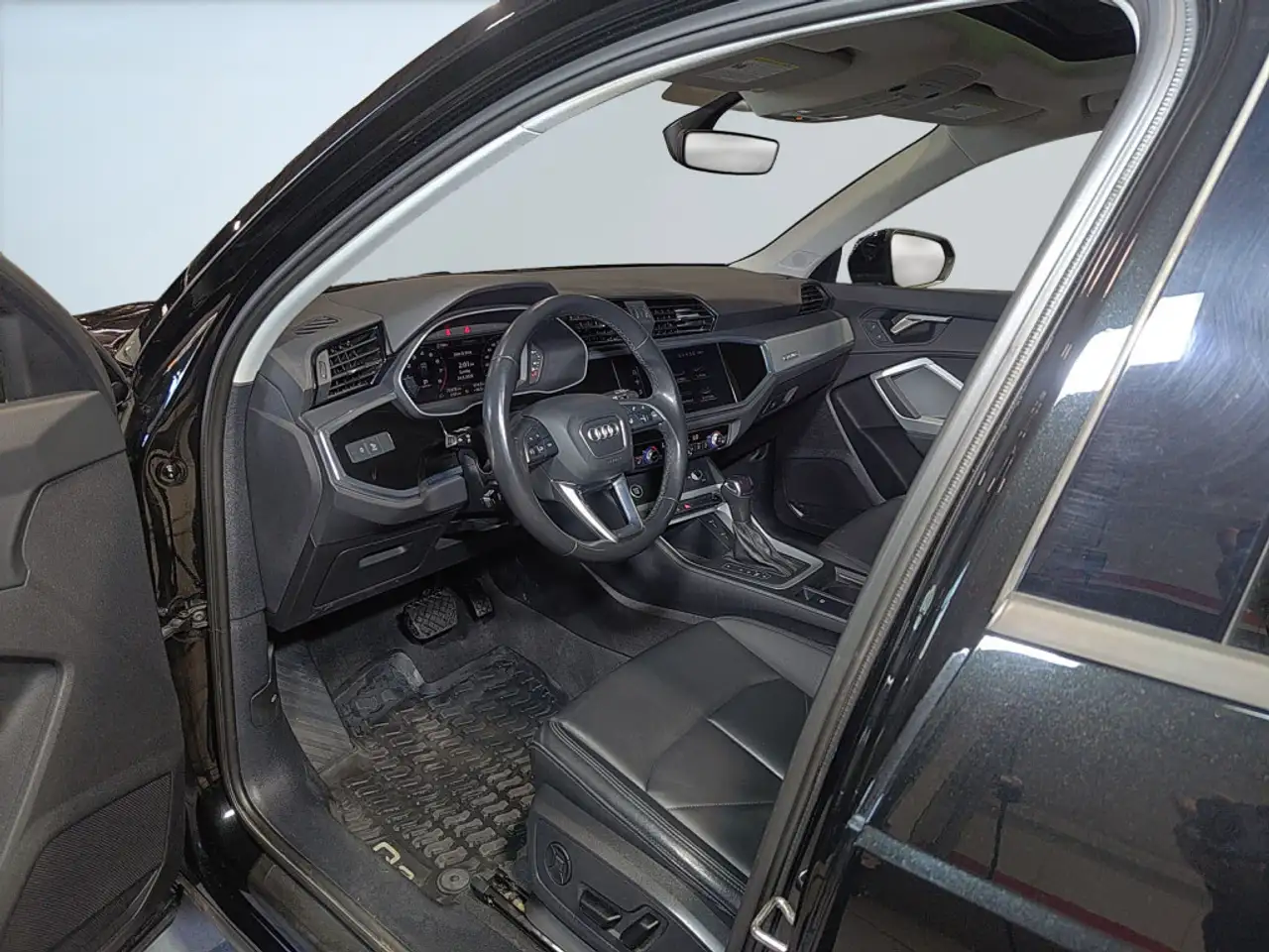 Audi Q3 снимка Audi Q3