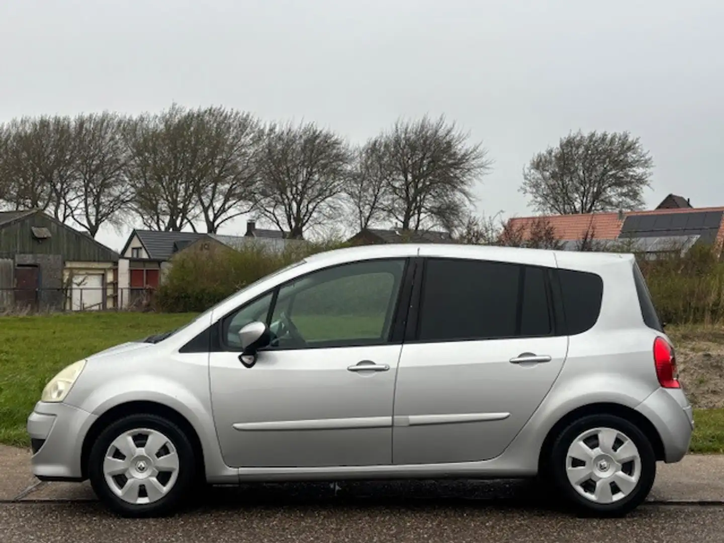 Renault Grand Modus 1.2 TCE Dynamique 5-Drs ECC Audio-CD/MP3 Cruise El Gris - 2