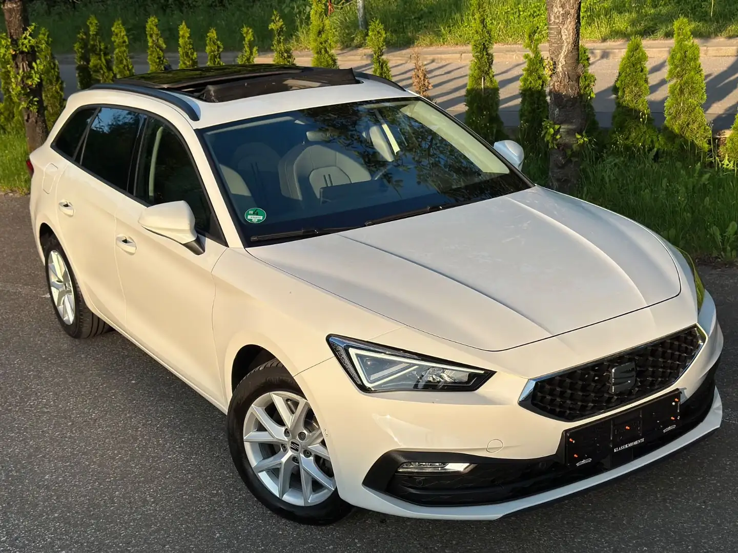 SEAT Leon Sportstourer Style/LED/DSG/PANORAMA/AHK/NAV Wit - 1