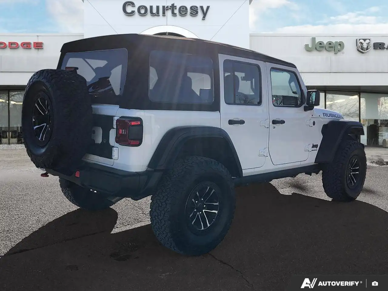Jeep Wrangler снимка Jeep Wrangler