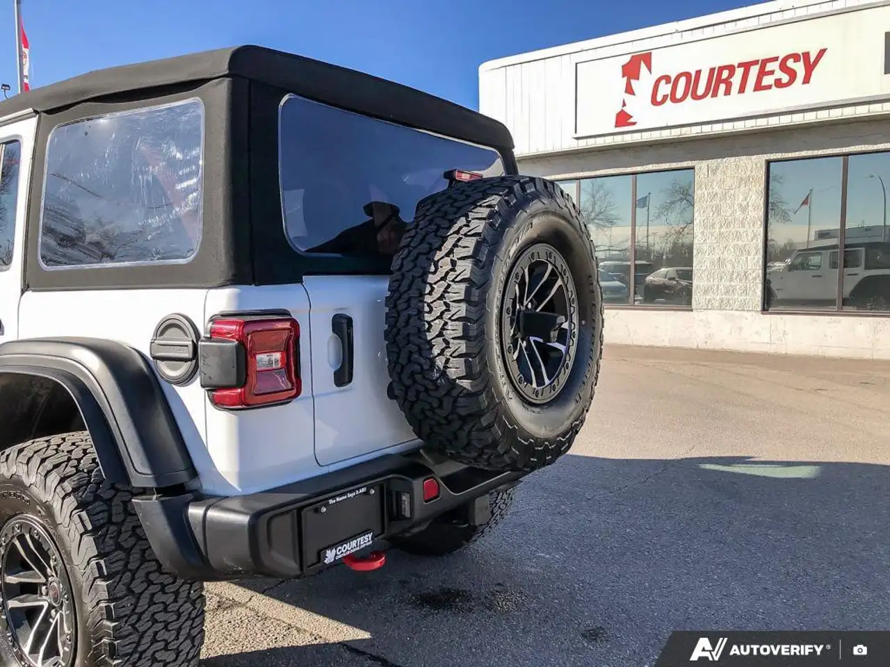 Jeep Wrangler снимка Jeep Wrangler