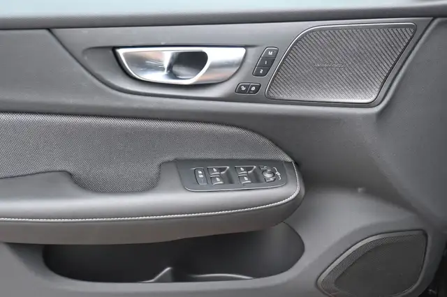 Volvo S60 view 8