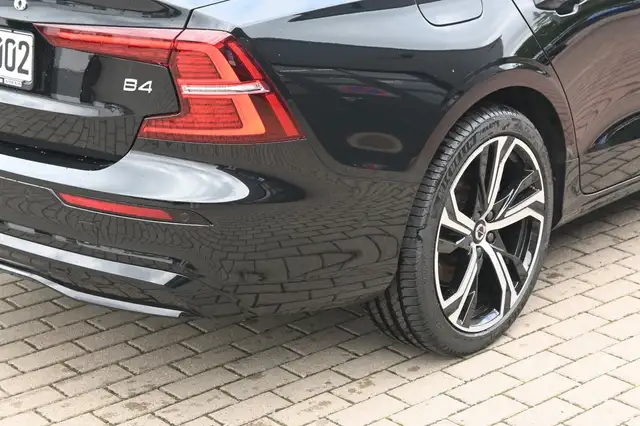 Volvo S60 view 5