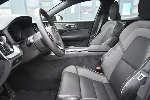 Volvo S60 view 9