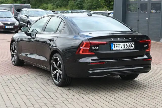 Volvo S60 view 3