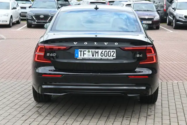 Volvo S60 view 4