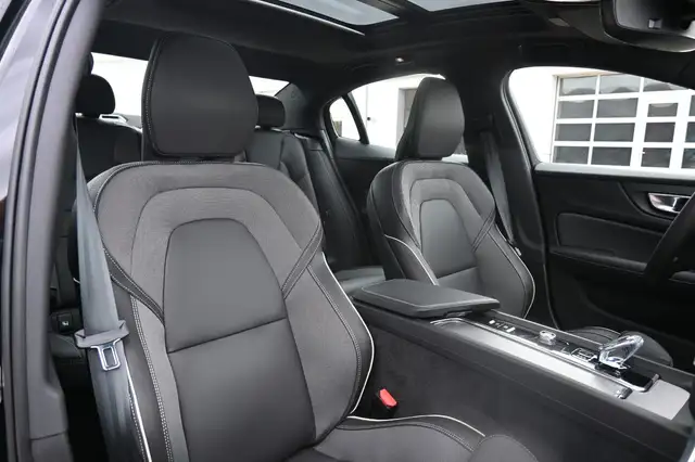 Volvo S60 view 12