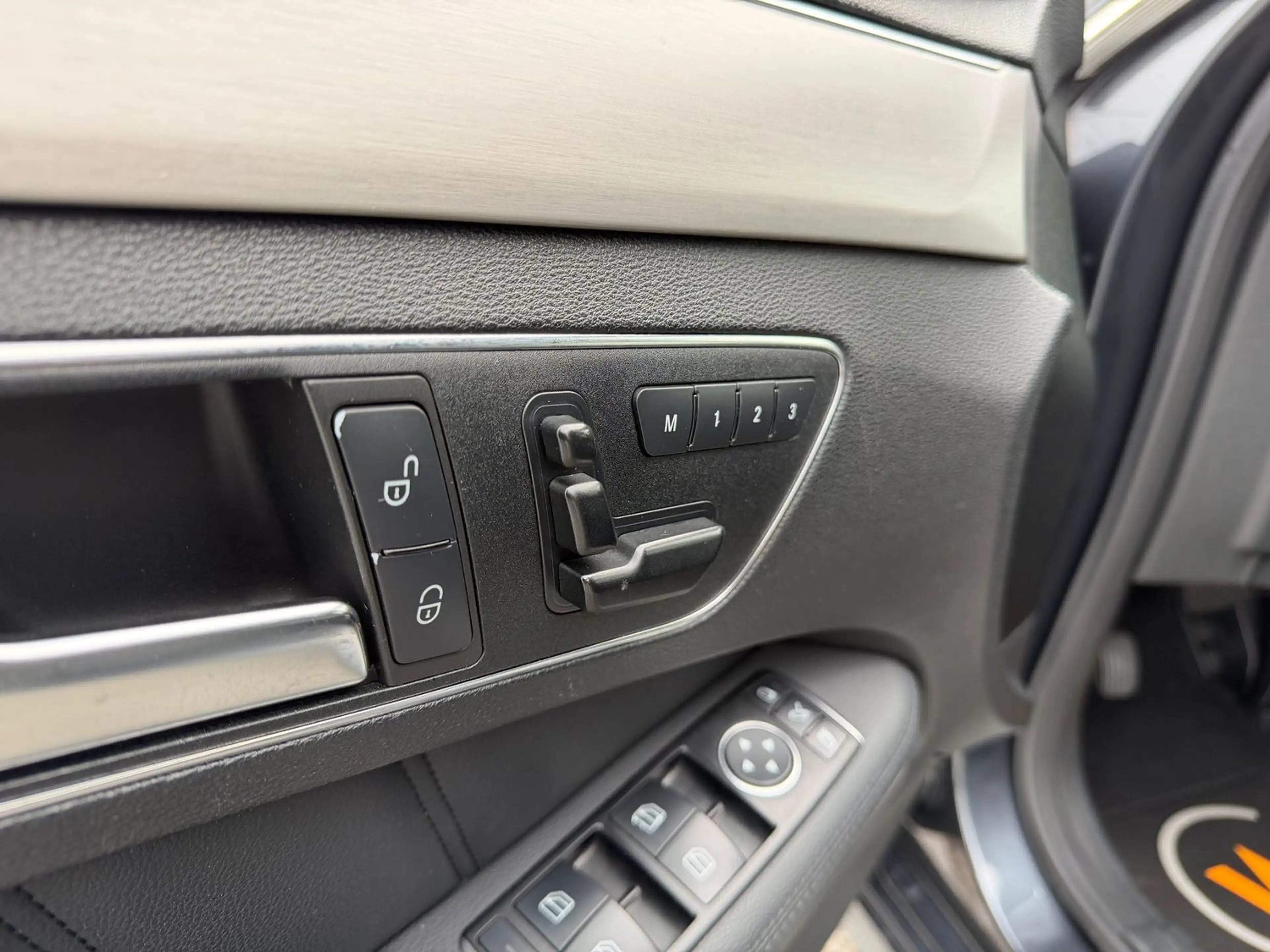 Mercedes-Benz E 250 CDI 4Matic Sport AUTOMATIK/XENON/LEDER/SITZBELÜFT — photo 14