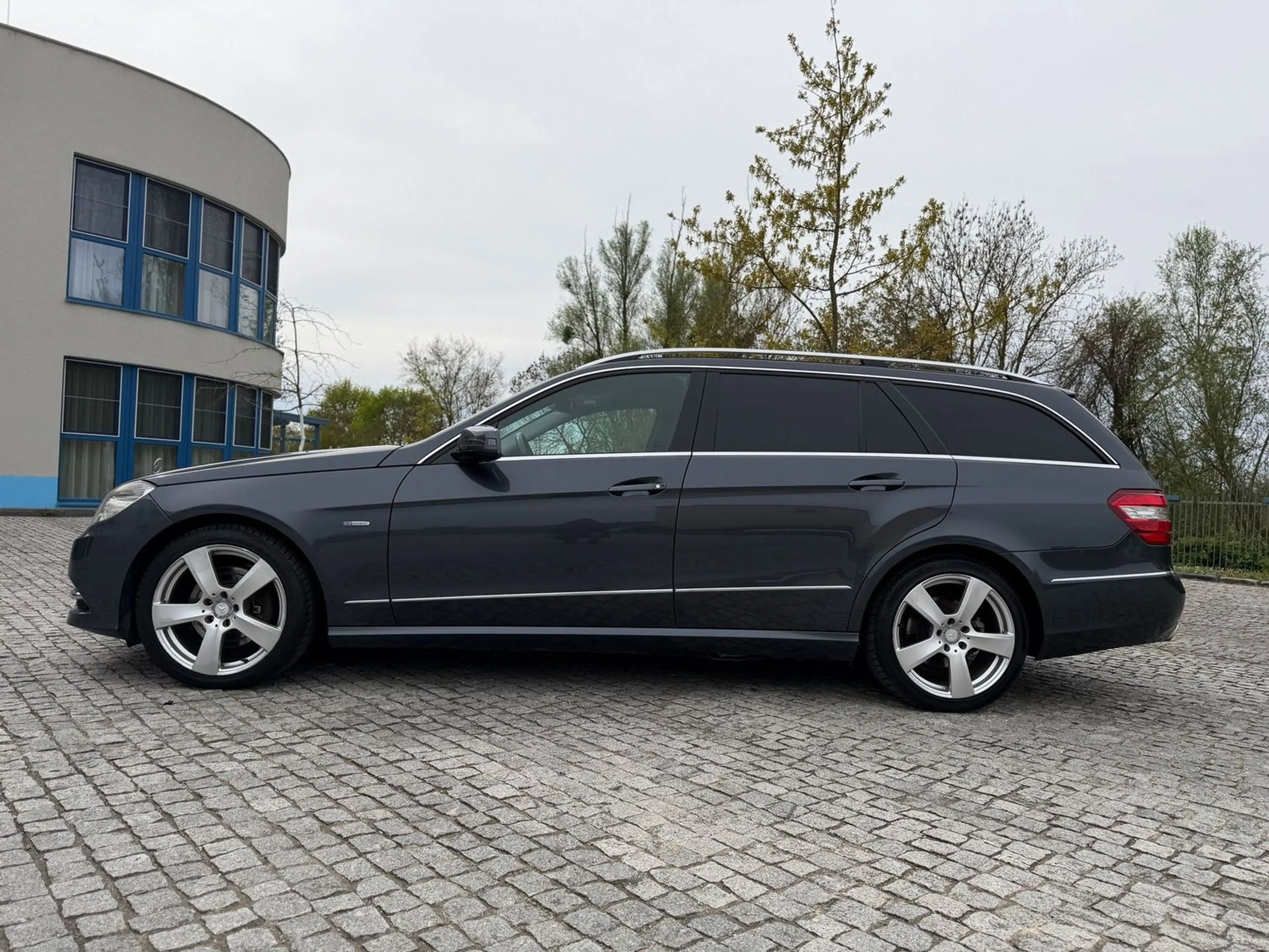 Mercedes-Benz E 250 CDI 4Matic Sport AUTOMATIK/XENON/LEDER/SITZBELÜFT — photo 5