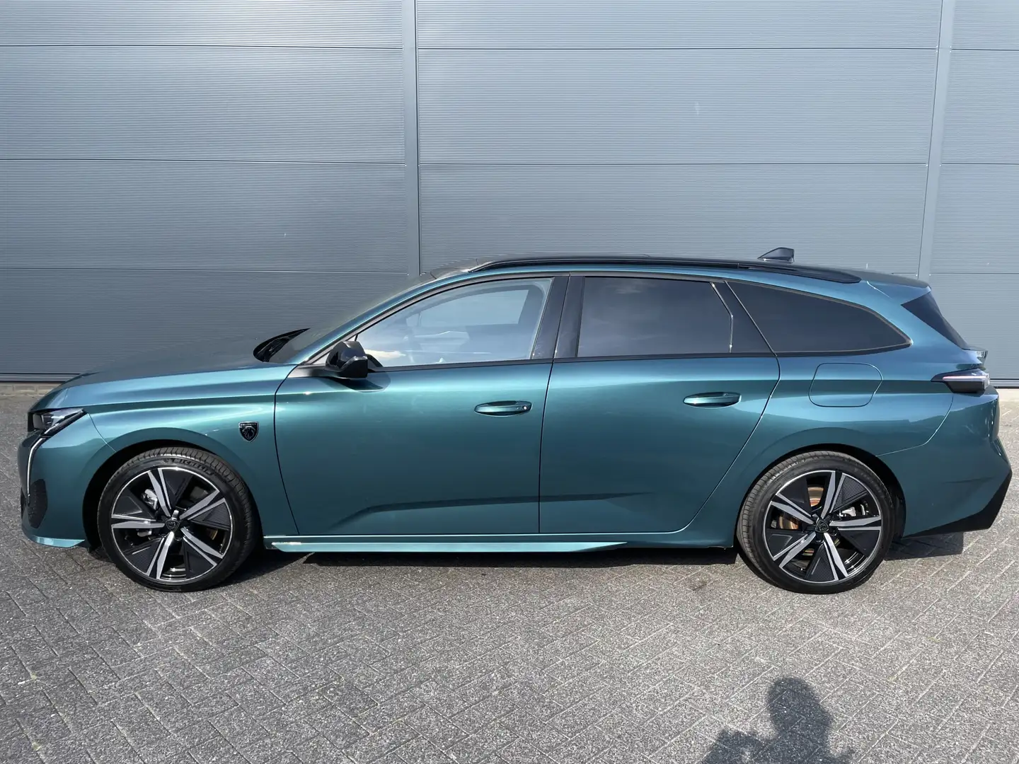 Peugeot 308 SW 180pk Hybrid GT (Elektrisch Schuifdak - Trekhaa Groen - 2