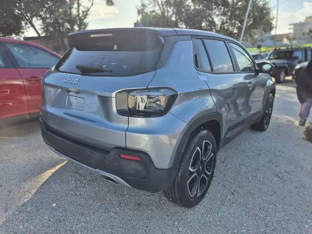 Jeep Avenger view 3