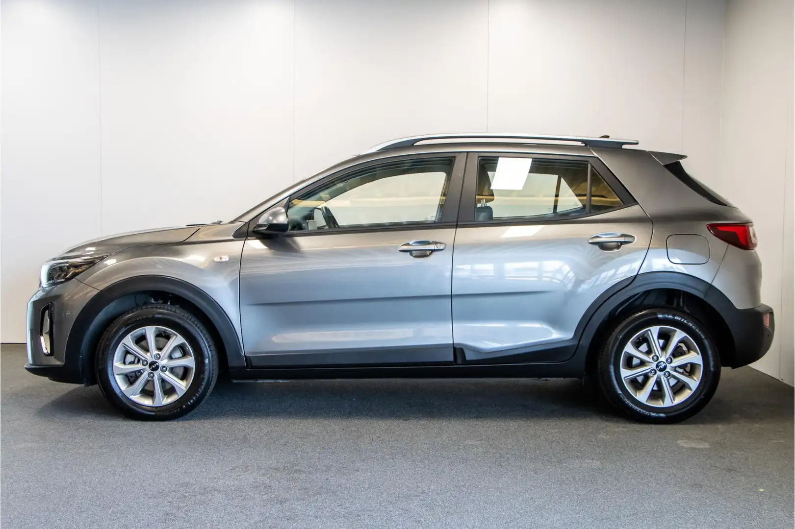 Kia Stonic 1.0 T-GDi MHEV DynamicLine Gris - 2